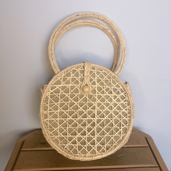 Handbags - Straw handbag! The perfect summer accessory